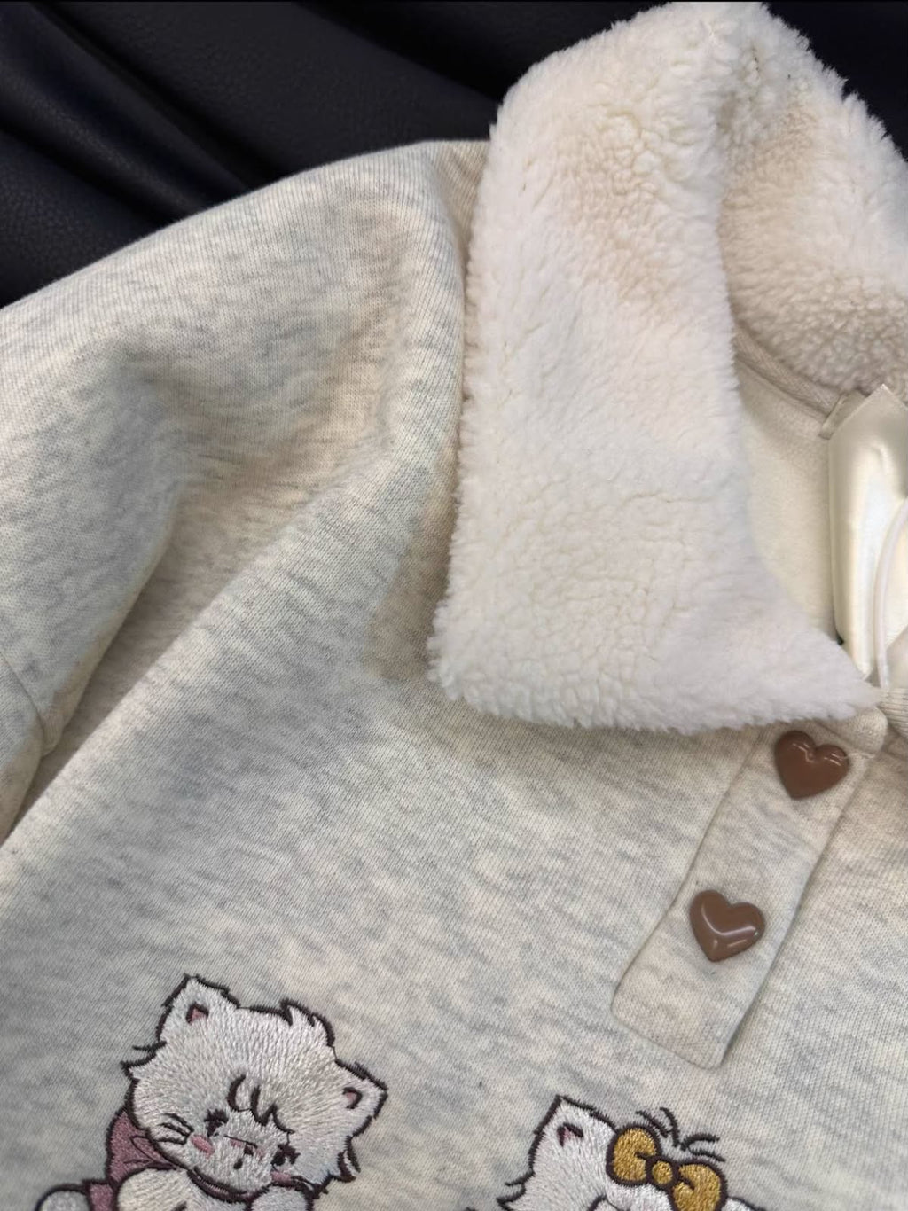 Mousse Kittens Collar Sweatshirt 🐱🤍