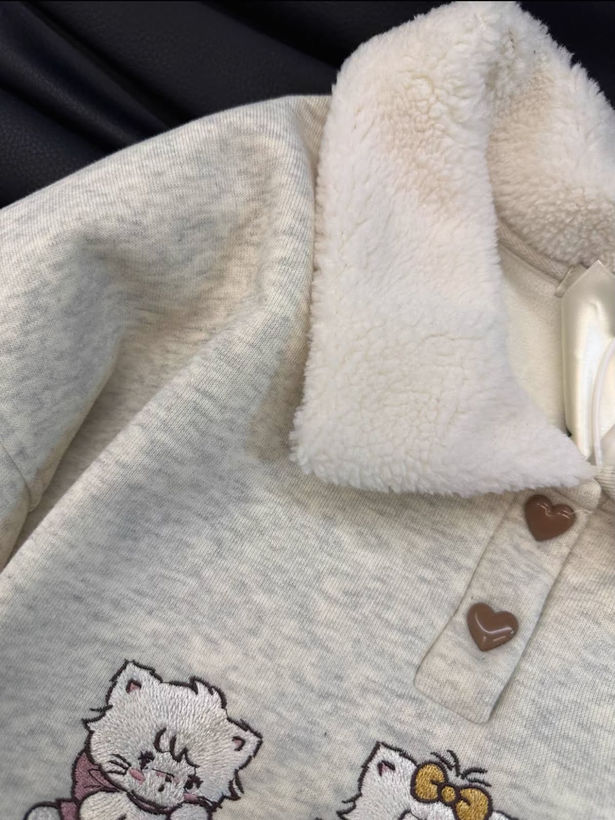 Mousse Kittens Collar Sweatshirt 🐱🤍