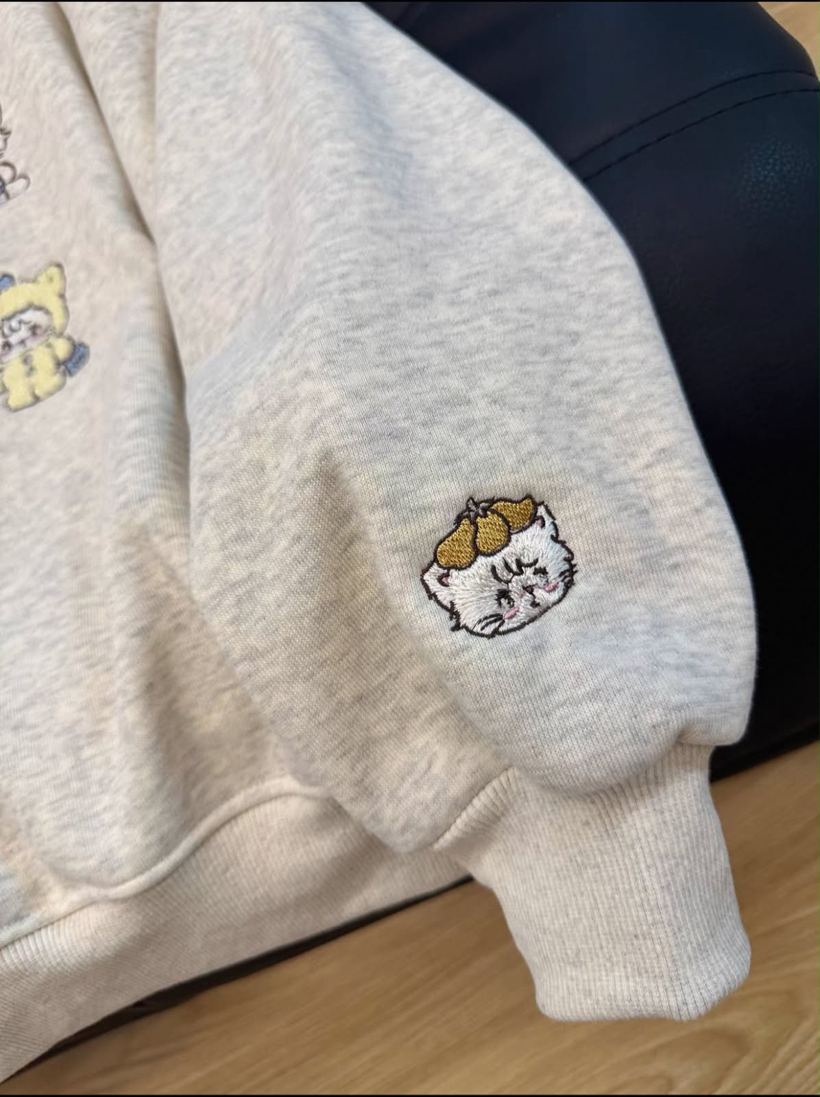 Mousse Kittens Collar Sweatshirt 🐱🤍