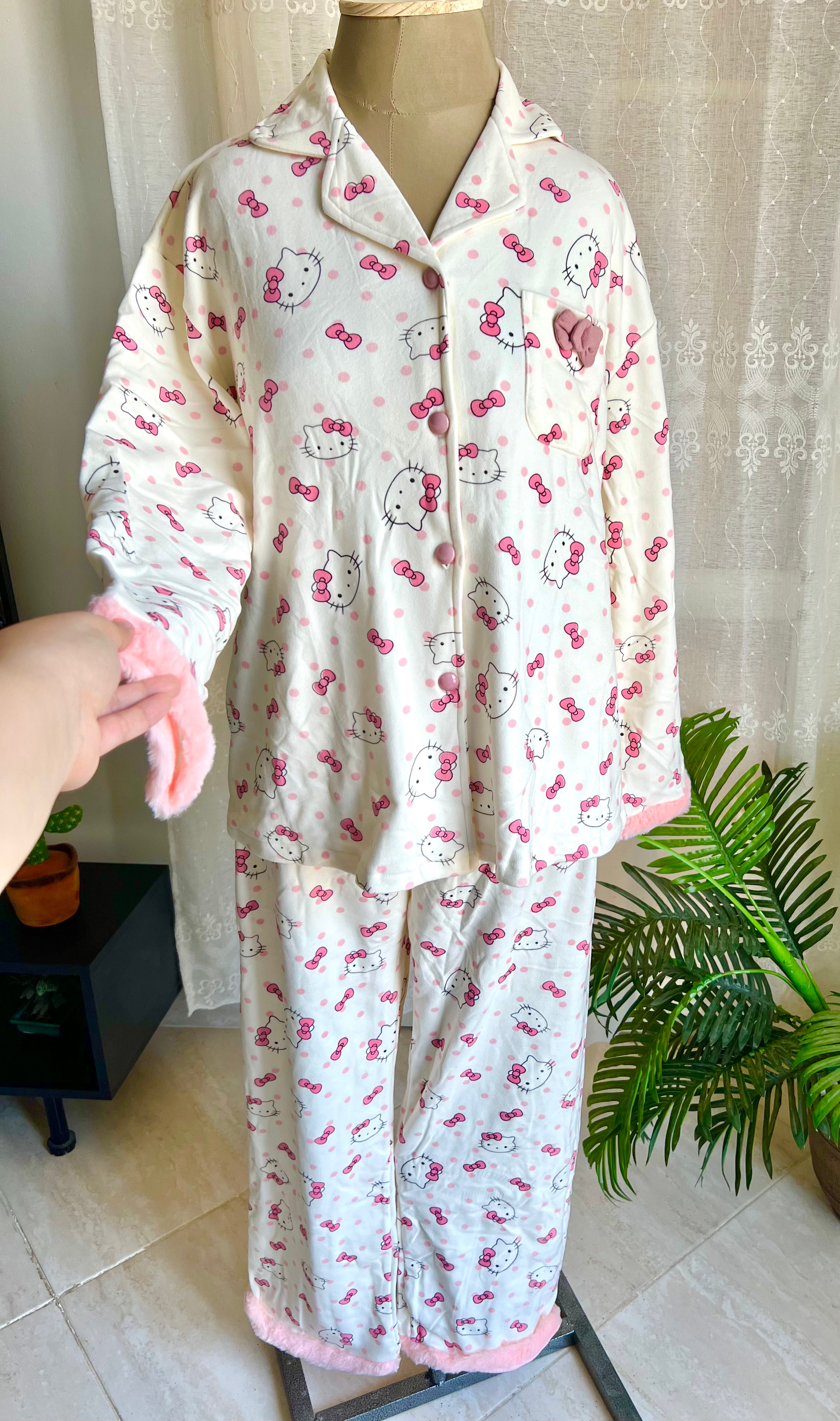 Hello Kitty Velvet Pajama 🎀🐾