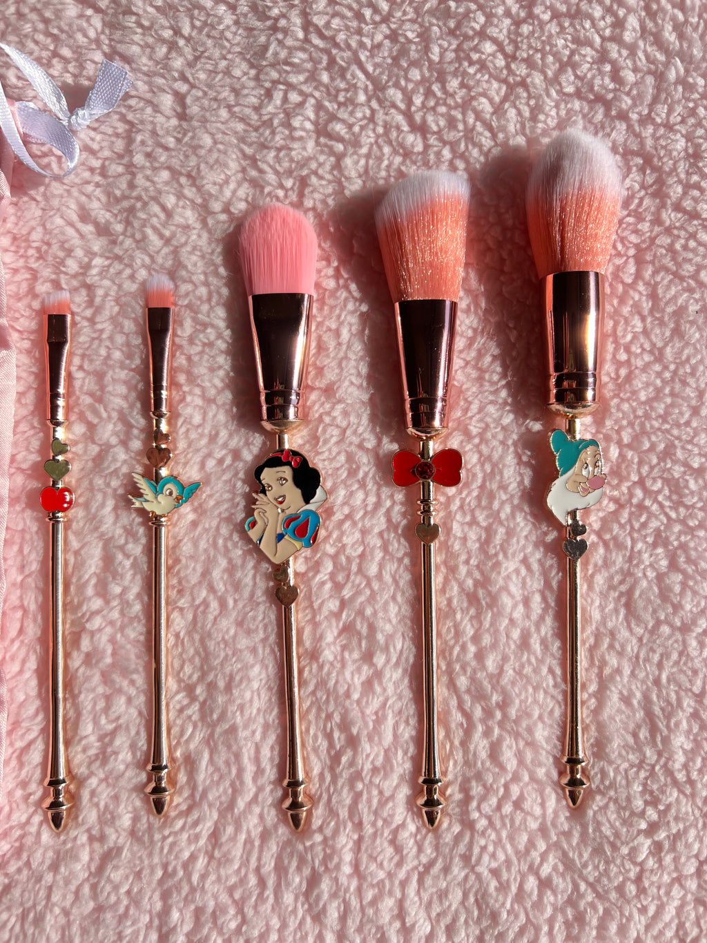 Snow White Makeup Brush Set 🍎