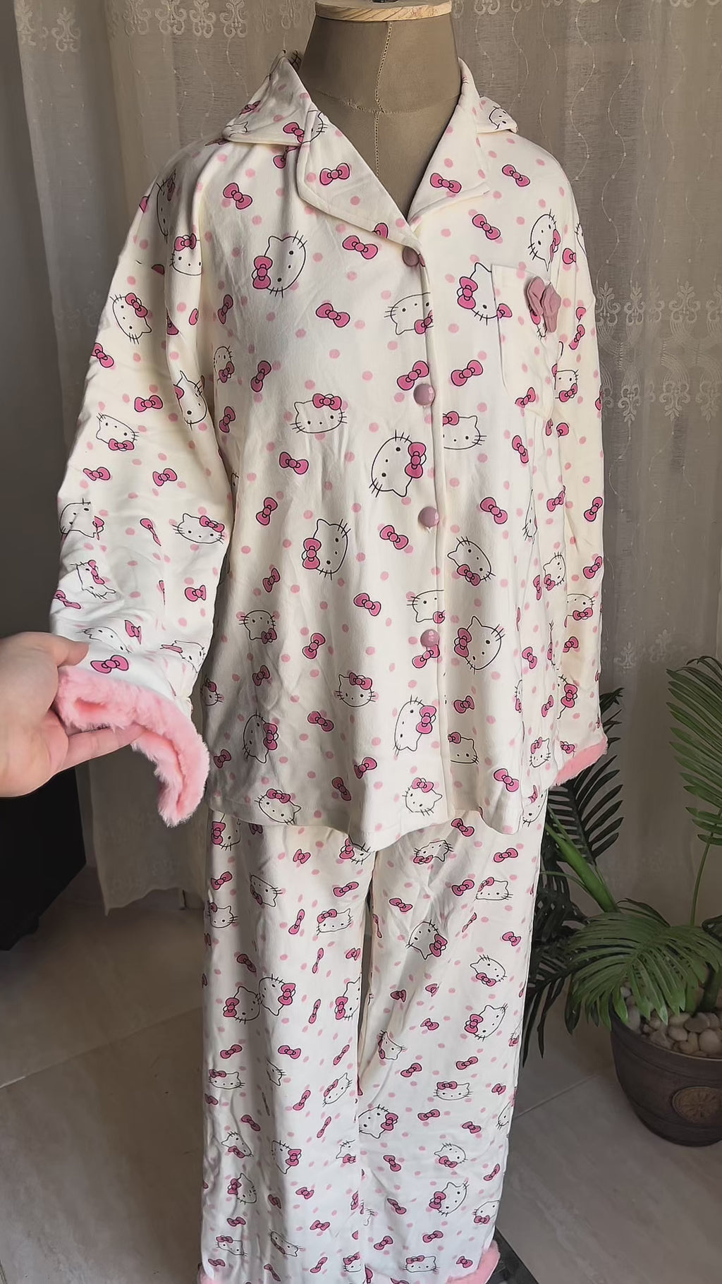 Hello Kitty Velvet Pajama 🎀🐾